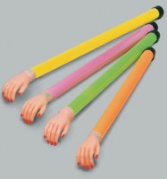 R�ckenkratzer mit Hand
